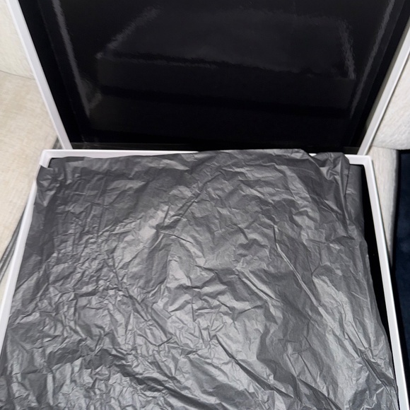 GIVENCHY - Picture 3 of 7